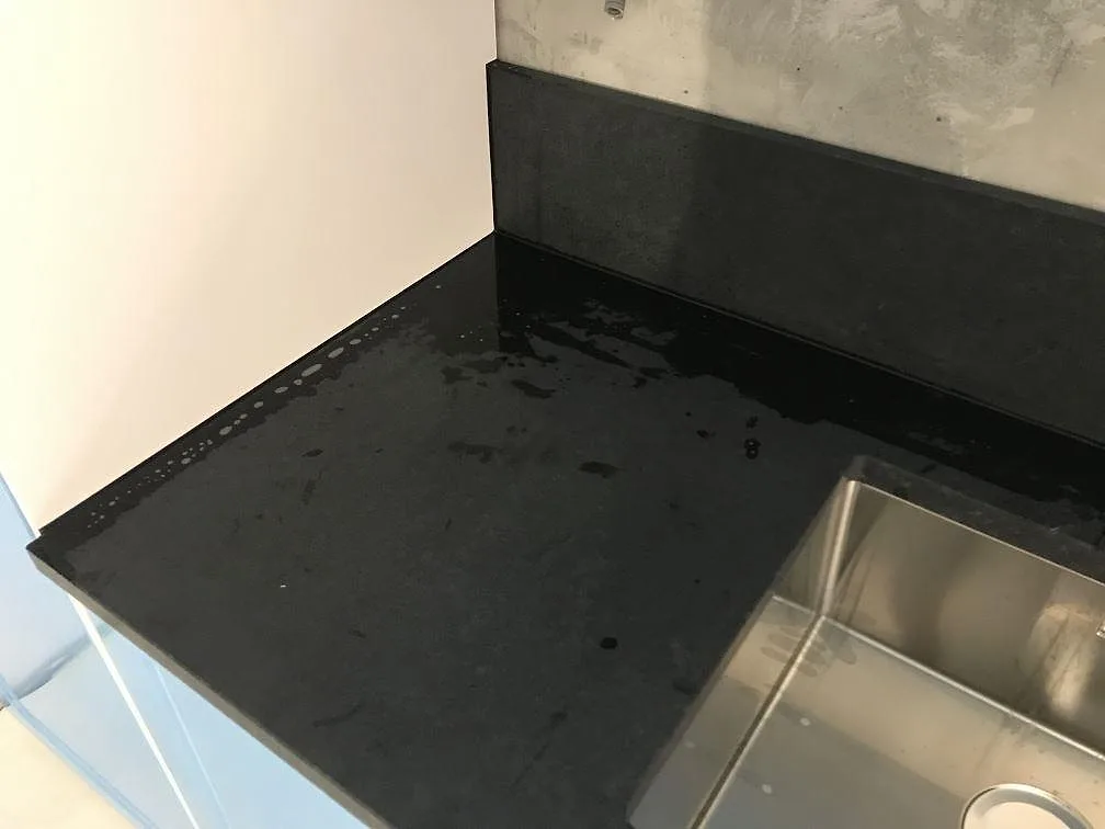 Køkkenbordplade i Nero Assoluto, Malmö – billede 2