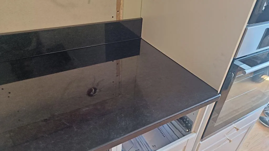 Køkkenbordplade i Nero Assoluto, Malmö – billede 5