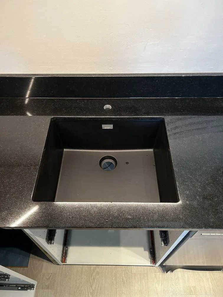 Køkkenbordplade i Nero Assoluto, Malmö – billede 5