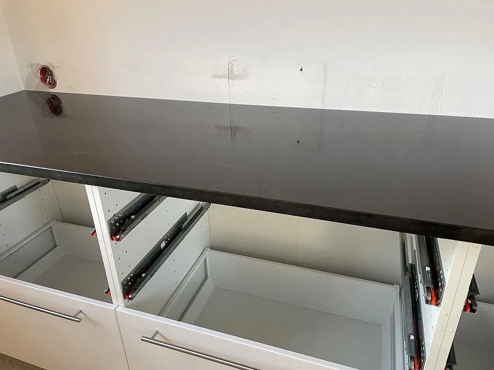 Køkkenbordplade i Nero Assoluto, Malmö – billede 5