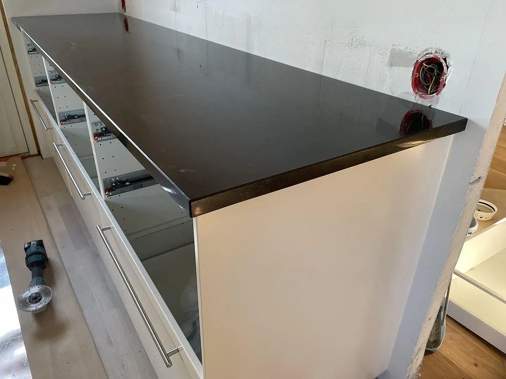 Køkkenbordplade i Nero Assoluto, Malmö – billede 4