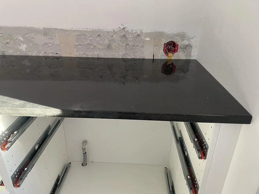 Køkkenbordplade i Nero Assoluto, Malmö – billede 7