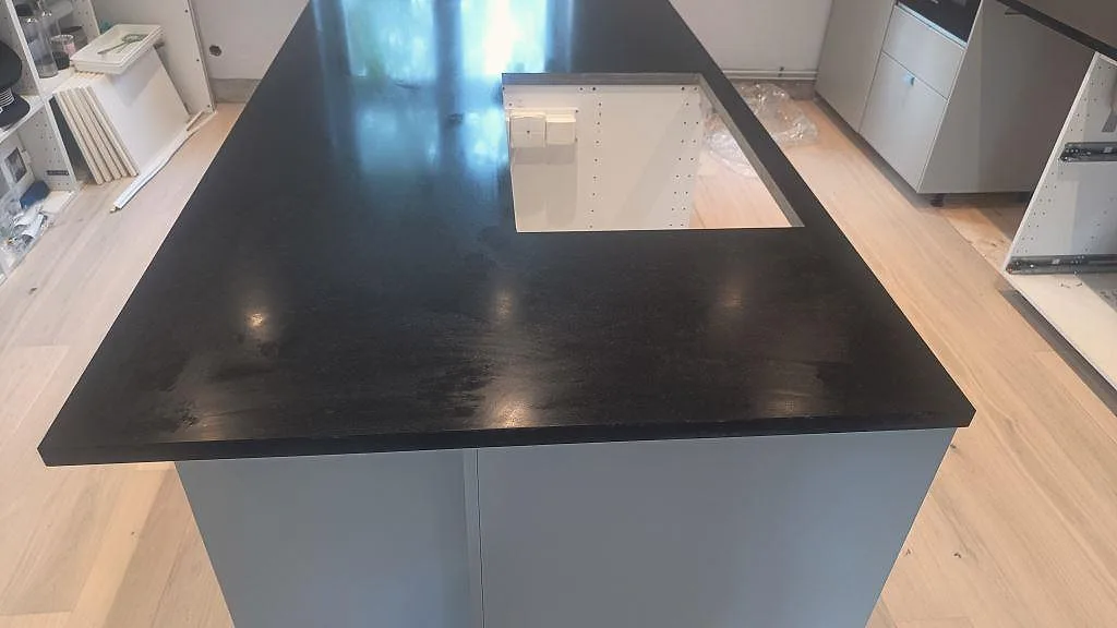 Køkkenbordplade i Nero Assoluto, Malmö – billede 5