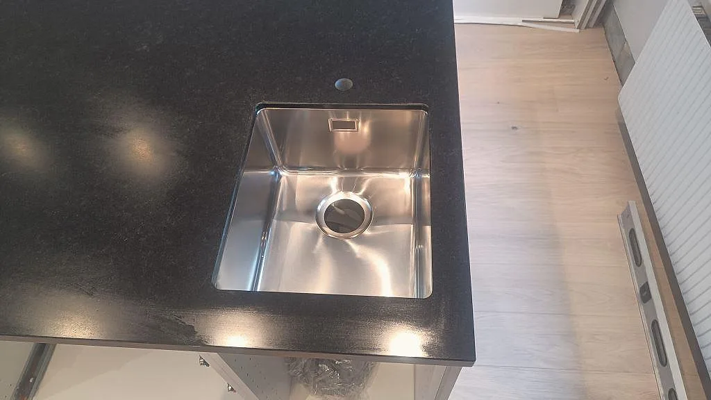 Køkkenbordplade i Nero Assoluto, Malmö – billede 8