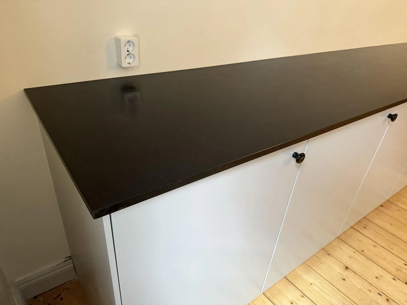 Køkkenbordplade i Nero Assoluto, Malmö – billede 6
