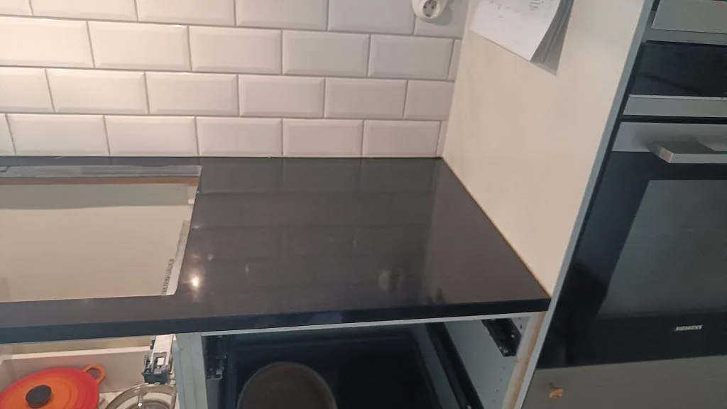 Køkkenbordplade i Nero Assoluto, Malmö – billede 7