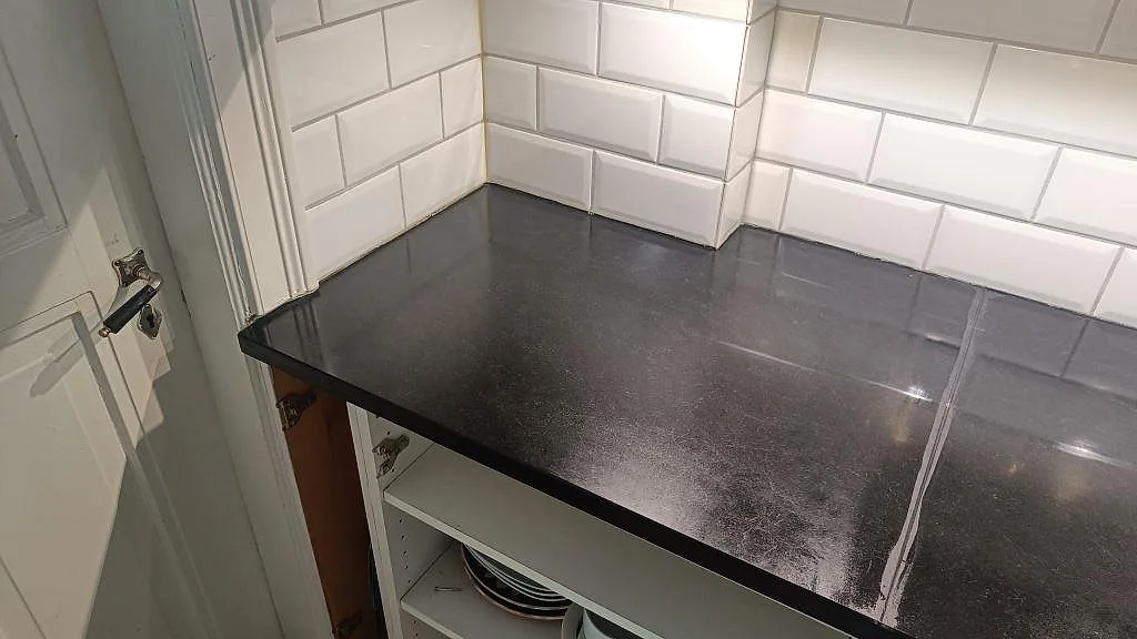 Køkkenbordplade i Nero Assoluto, Malmö – billede 5
