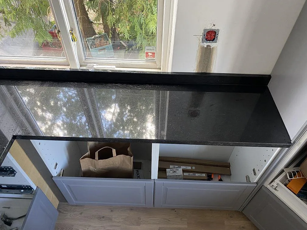 Køkkenbordplade i Nero Assoluto, Malmö – billede 7