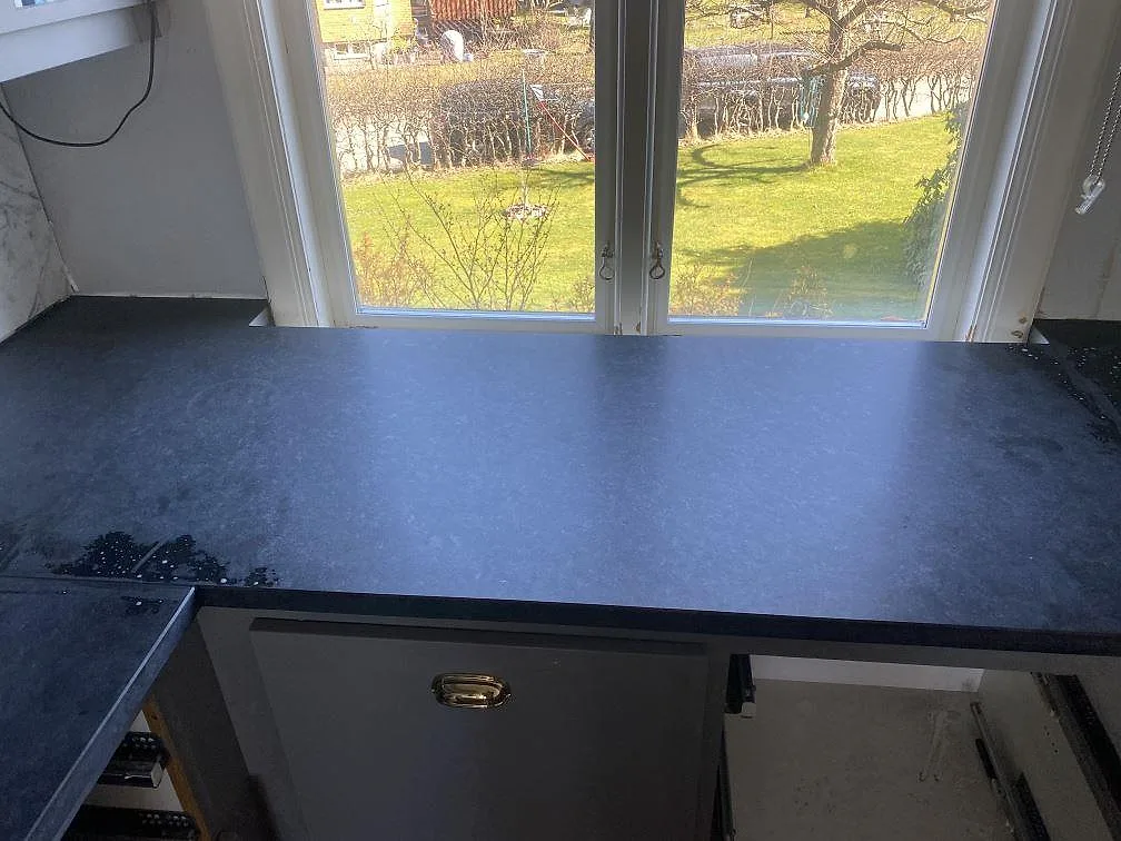 Køkkenbordplade i Nero Assoluto, Sävedalen – billede 7
