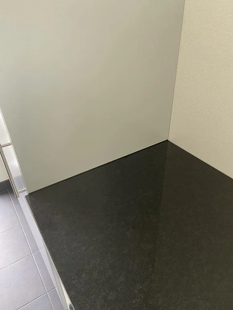 Køkkenbordplade i Nero Assoluto, Saxtorp – billede 4