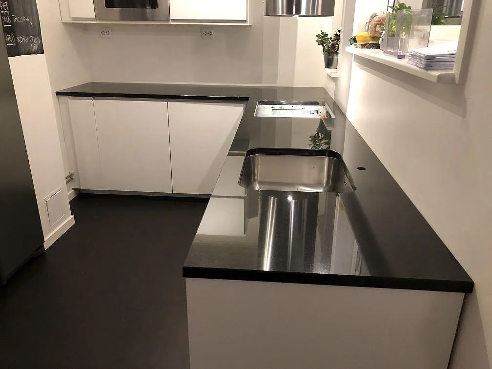 Køkkenbordplade i Nero Assoluto, Skövde