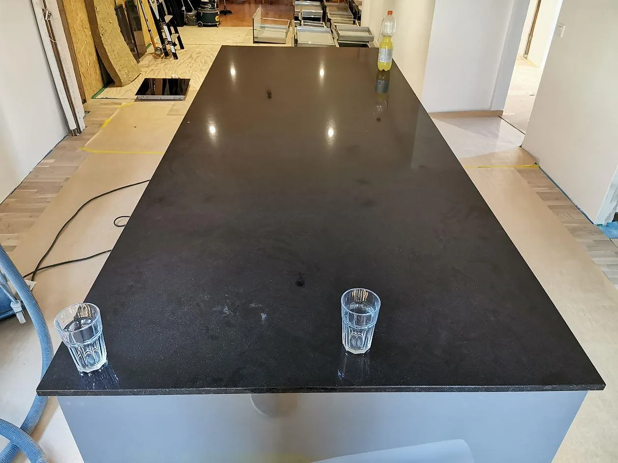 Køkkenbordplade i Nero Assoluto, Skurup – billede 3
