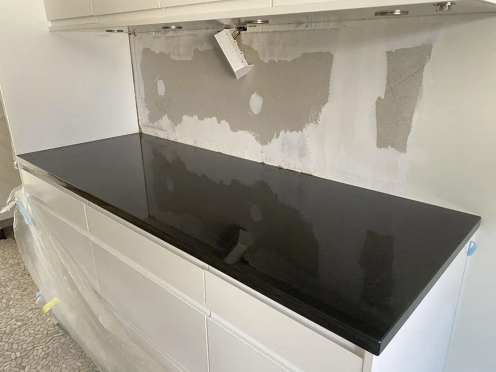 Køkkenbordplade i Nero Assoluto-granit, Täby