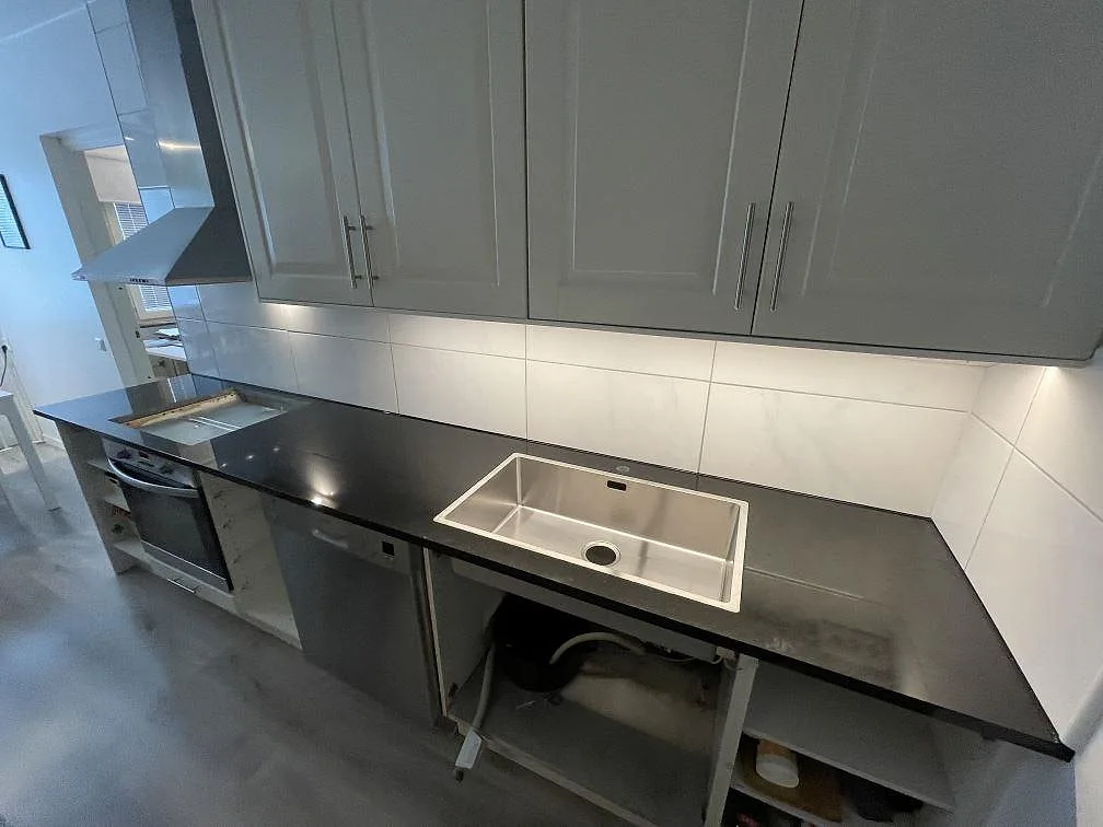 Køkkenbordplade i Nero Assoluto, Täby – billede 2
