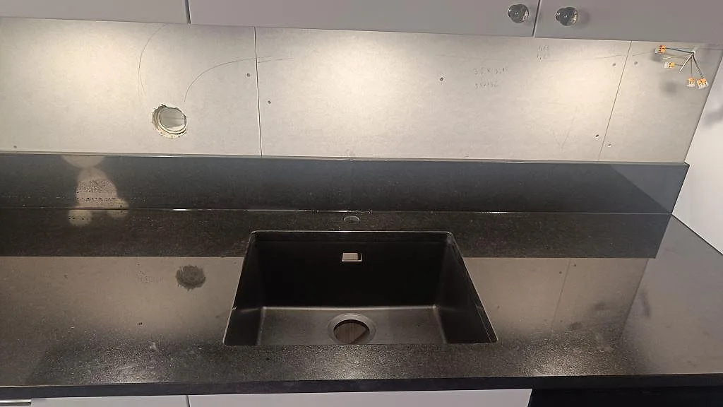 Køkkenbordplade i Nero Assoluto, Tibro – billede 2