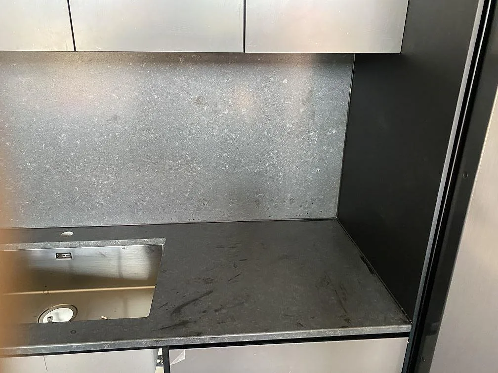 Køkkenbordplade i Nero Assoluto, Töllsjö – billede 4