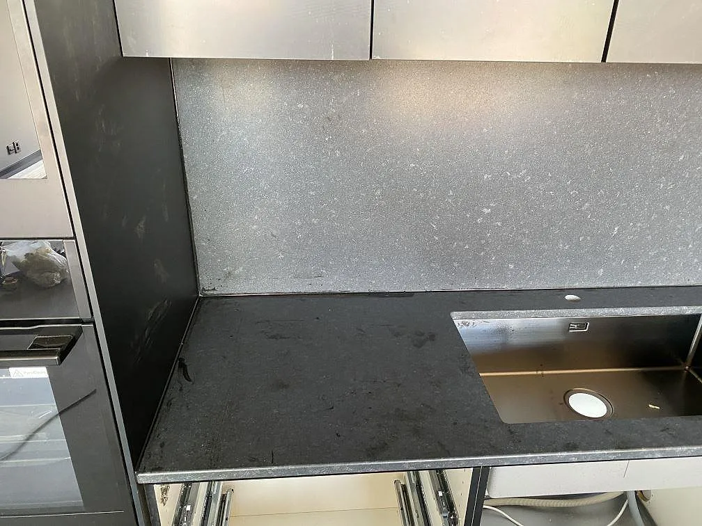 Køkkenbordplade i Nero Assoluto, Töllsjö – billede 7
