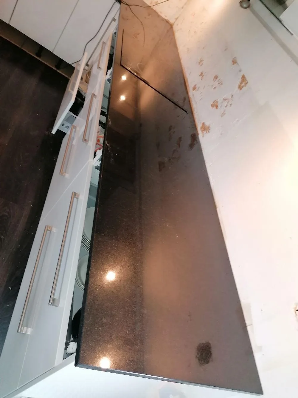 Køkkenbordplade i Nero Assoluto-granit, Vallda – billede 2