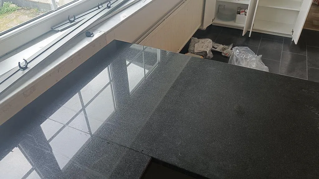 Køkkenbordplade i Nero Assoluto, Vellinge – billede 2