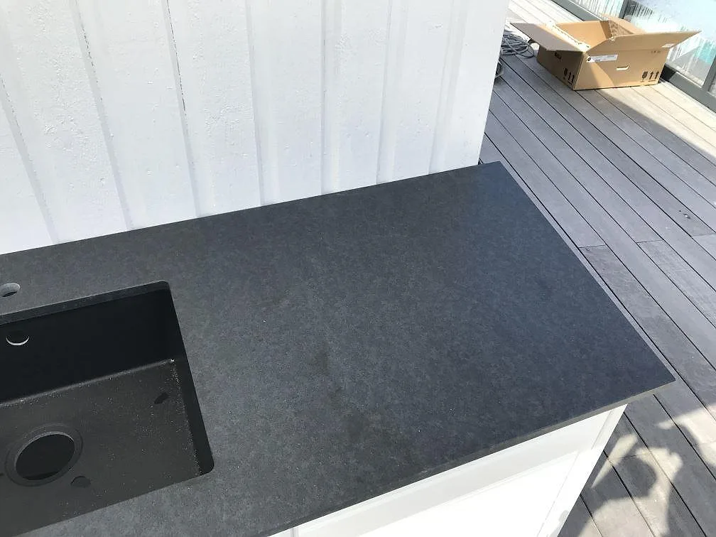 Køkkenbordplade i Nero Assoluto, Vellinge – billede 3