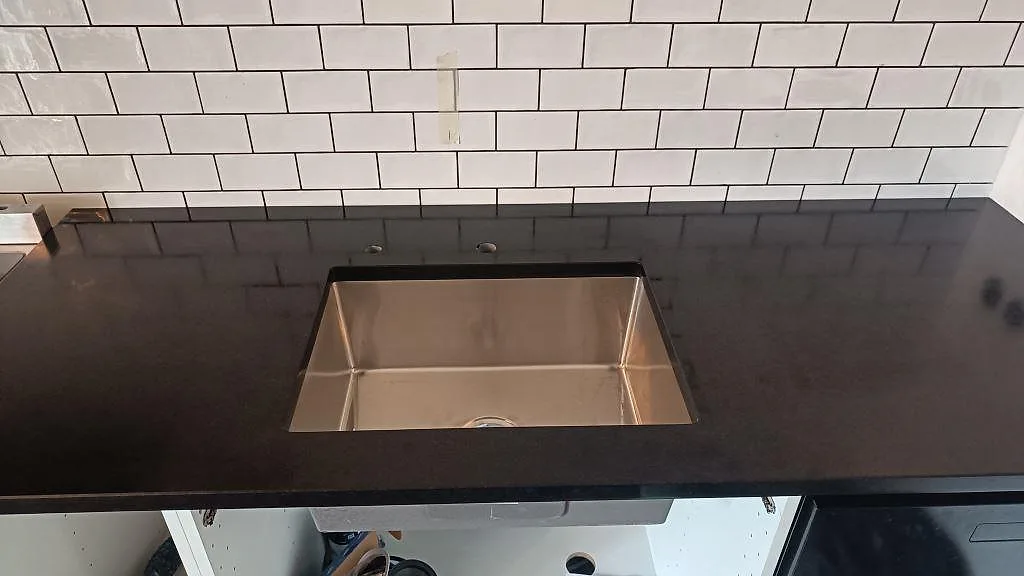 Køkkenbordplade i Nero Assoluto, Ystad – billede 6