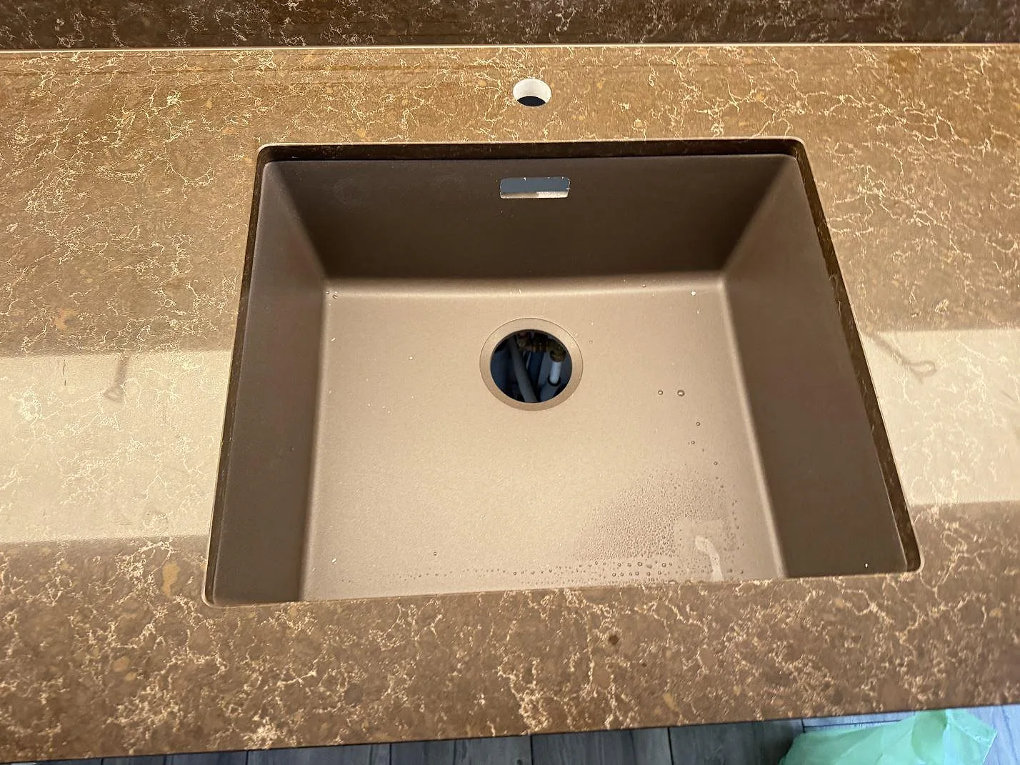 Køkkenbordplade i Noble Athos Brown, Halmstad – billede 3