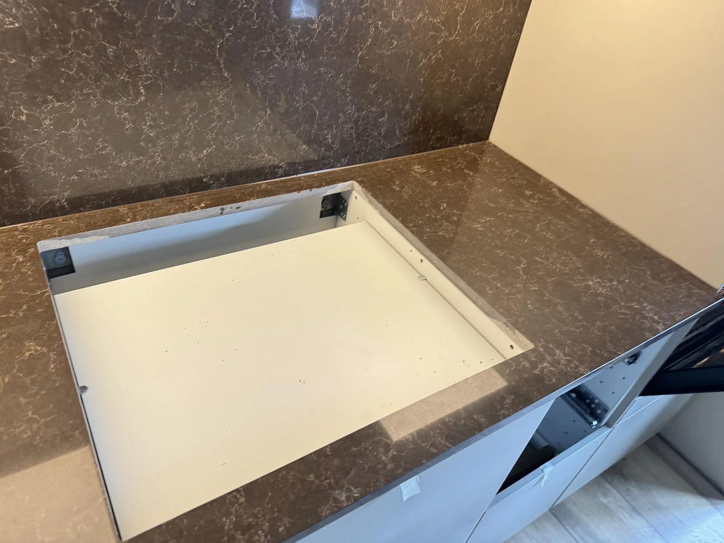 Køkkenbordplade i Noble Athos Brown, Halmstad – billede 4
