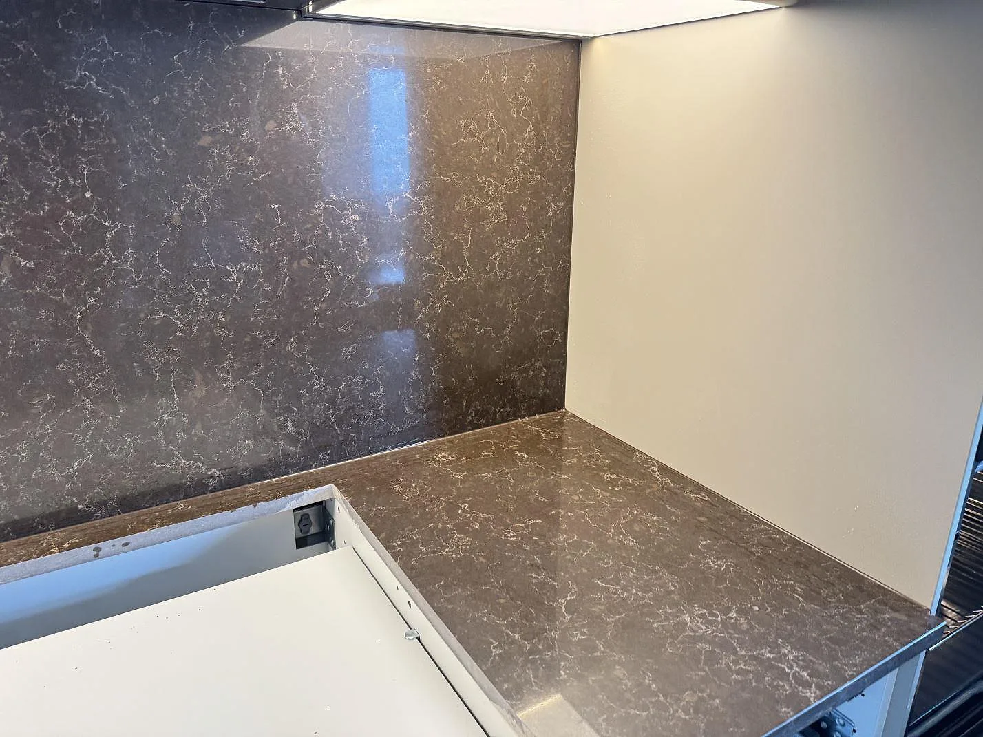Køkkenbordplade i Noble Athos Brown, Halmstad – billede 5