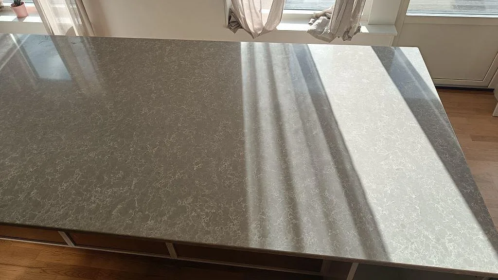 Køkkenbordplade i Technistone Noble Olympos Mist, Glumslöv – billede 4