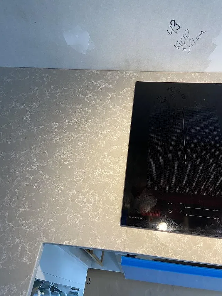 Køkkenbordplade i Technistone Noble Olympos Mist, Svedala – billede 5