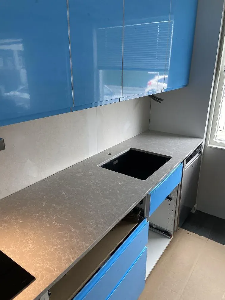 Køkkenbordplade i Technistone Noble Olympos Mist, Svedala – billede 2