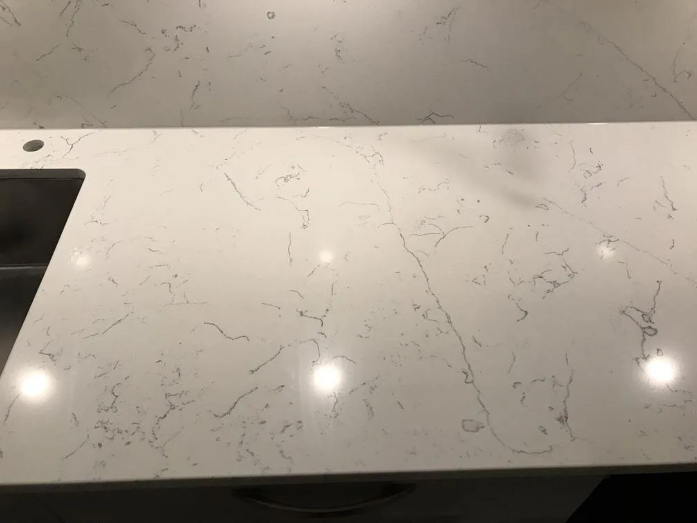 Køkkenbordplade i Quarella Bianco Saturno, Genarp – billede 3