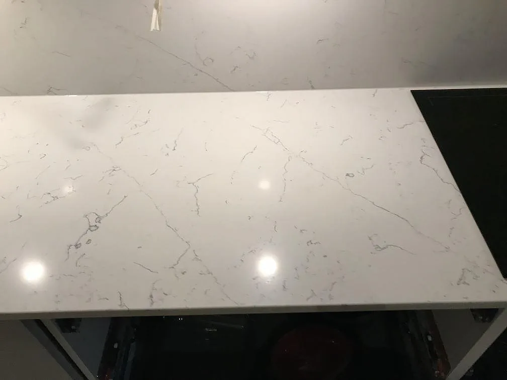 Køkkenbordplade i Quarella Bianco Saturno, Genarp – billede 4