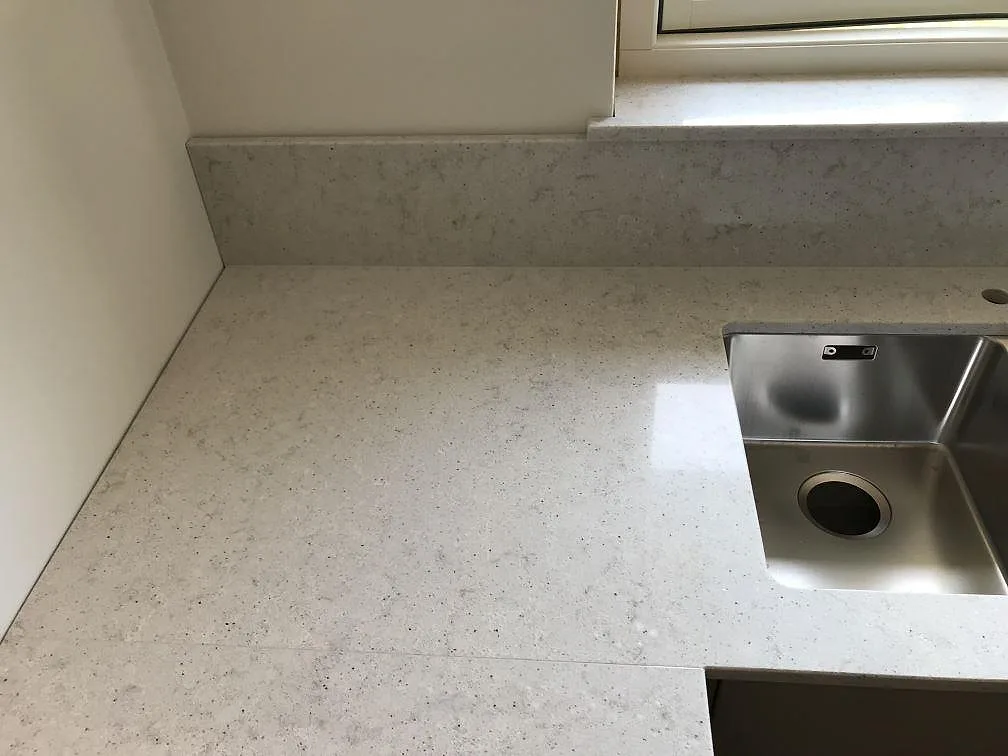 Køkkenbordplade i Quarella Bianco Savoia, Beddingestrand – billede 4