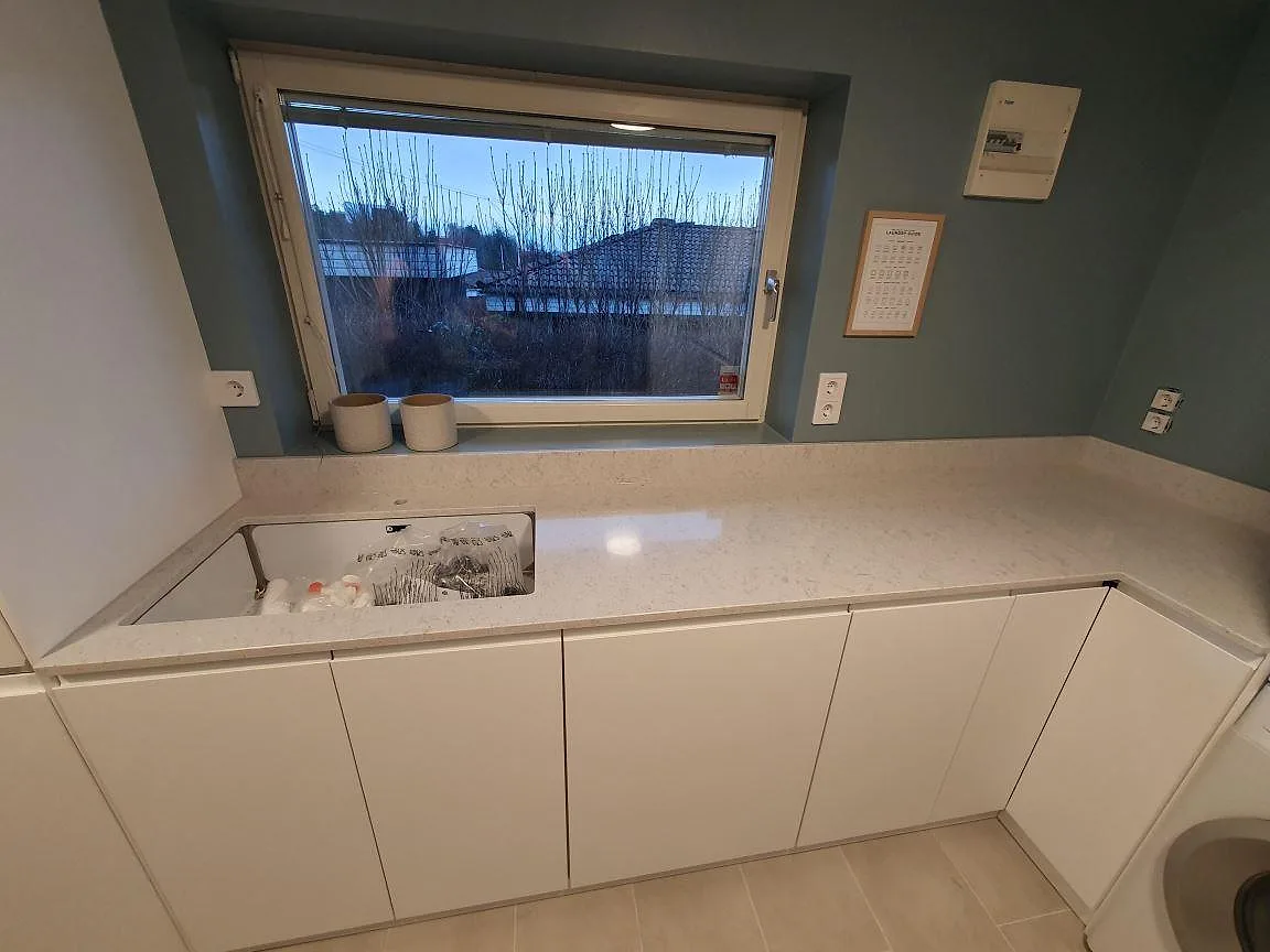 Køkkenbordplade i Quarella Bianco Savoia, Hässelby – billede 3