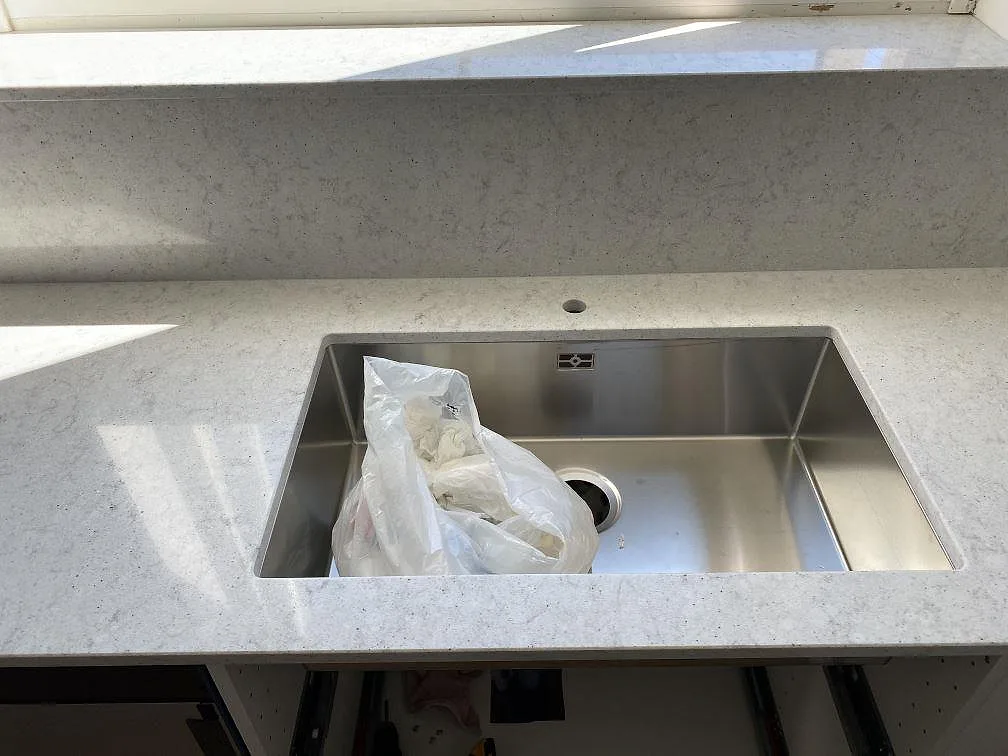 Køkkenbordplade i Quarella Bianco Savoia, Helsingborg – billede 3