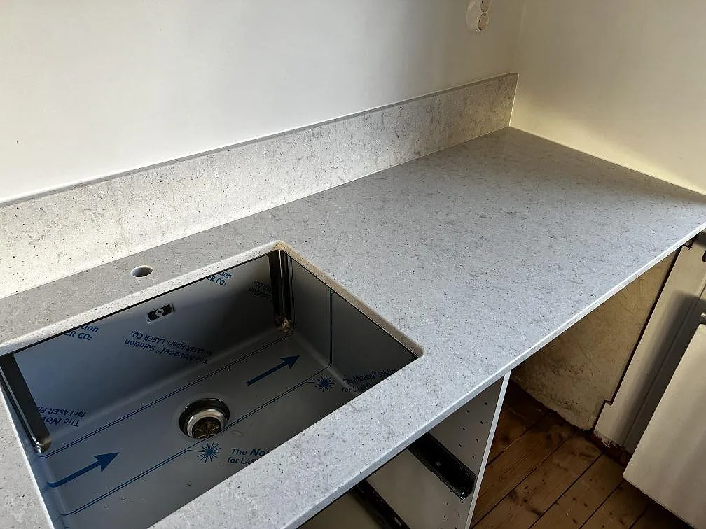 Køkkenbordplade i Quarella Bianco Savoia, Lomma – billede 3