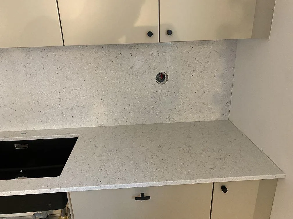 Køkkenbordplade i Quarella Bianco Savoia, Malmö – billede 2