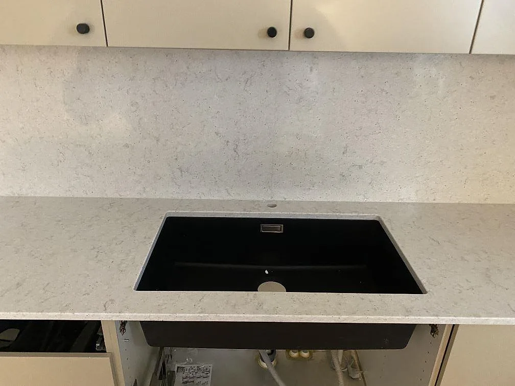Køkkenbordplade i Quarella Bianco Savoia, Malmö – billede 3
