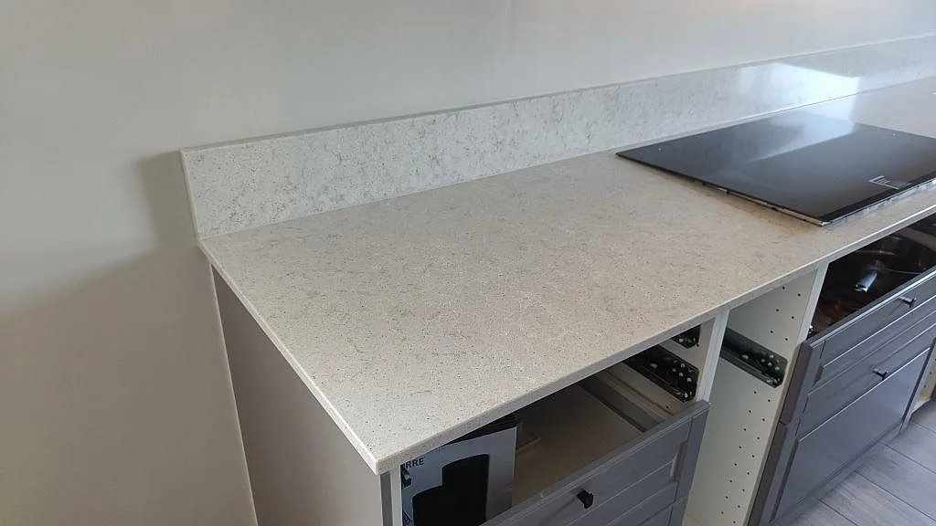 Køkkenbordplade i Quarella Bianco Savoia, Nättraby – billede 5