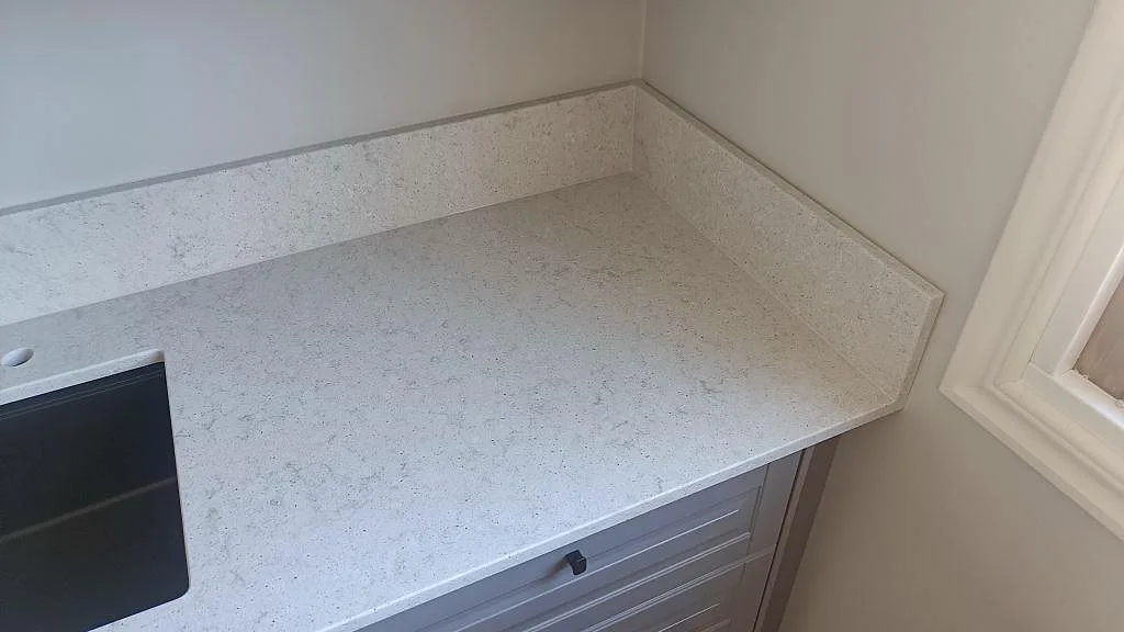 Køkkenbordplade i Quarella Bianco Savoia, Nättraby – billede 7