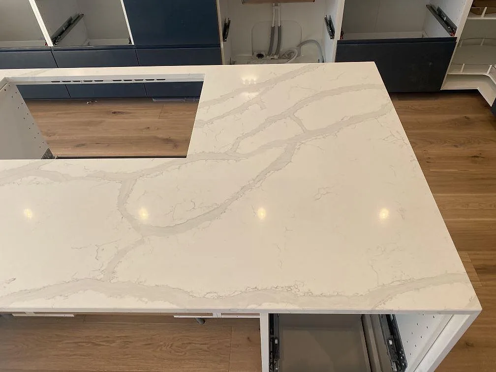 Køkkenbordplade i Quarella Bianco Venere, Påarp – billede 2