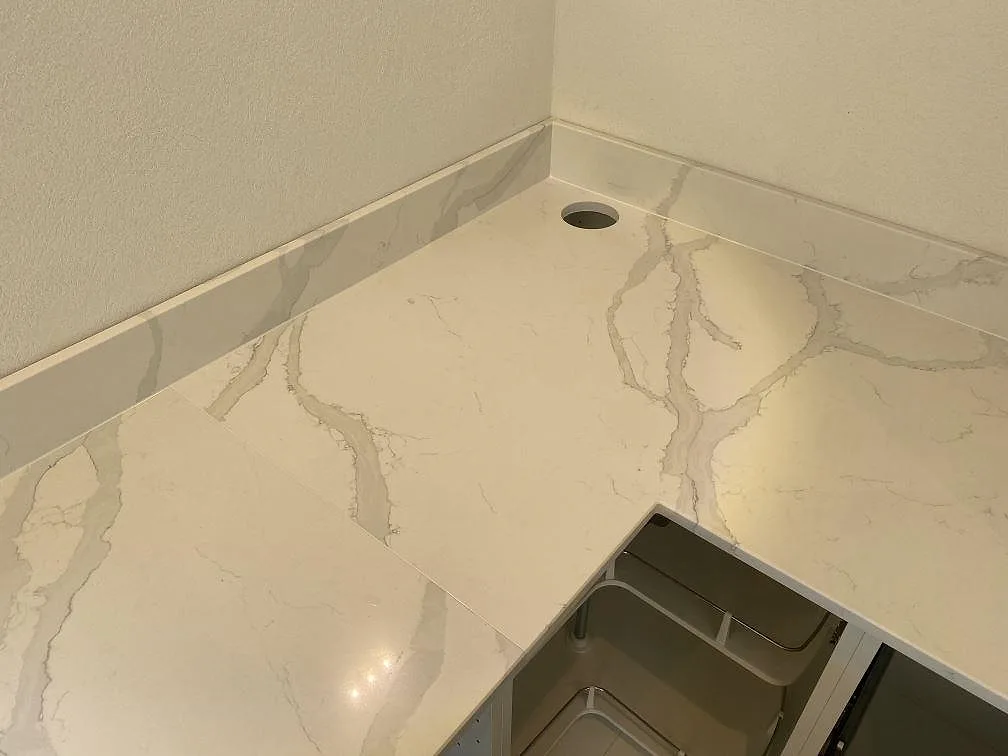 Køkkenbordplade i Quarella Bianco Venere, Påarp – billede 8