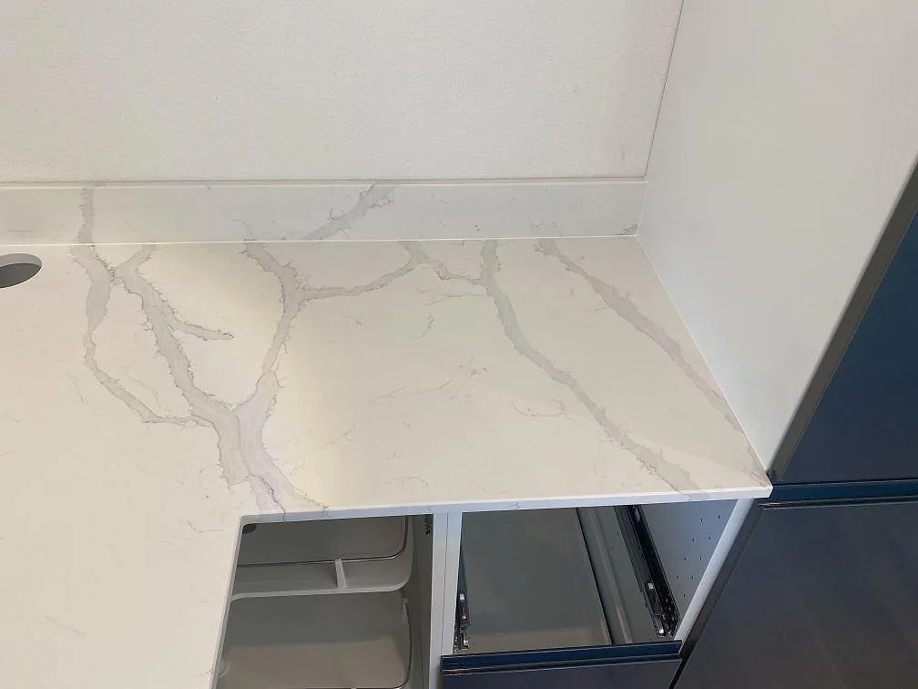 Køkkenbordplade i Quarella Bianco Venere, Påarp – billede 7