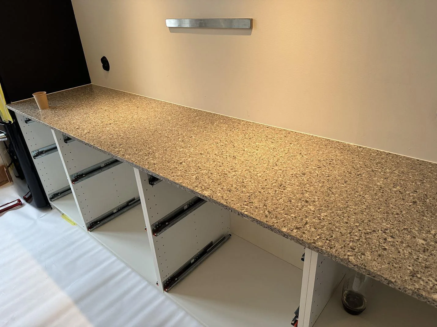 Gennemført projekt: Køkkenbordplade i Silestone Alpina White, Malmö.