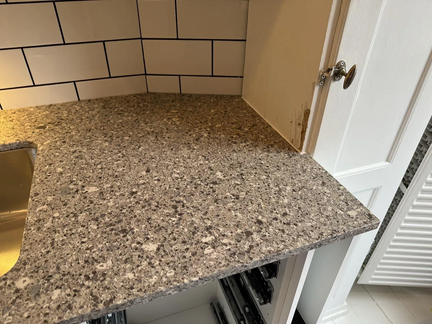 Køkkenbordplade i Silestone Alpina White, Malmö – billede 4