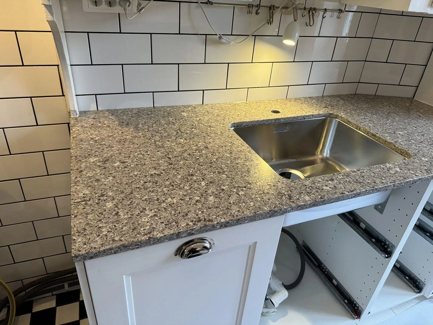 Køkkenbordplade i Silestone Alpina White, Malmö – billede 2