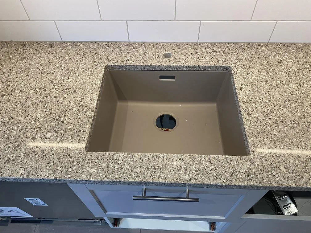 Køkkenbordplade i Silestone Alpina White, Malmö – billede 3