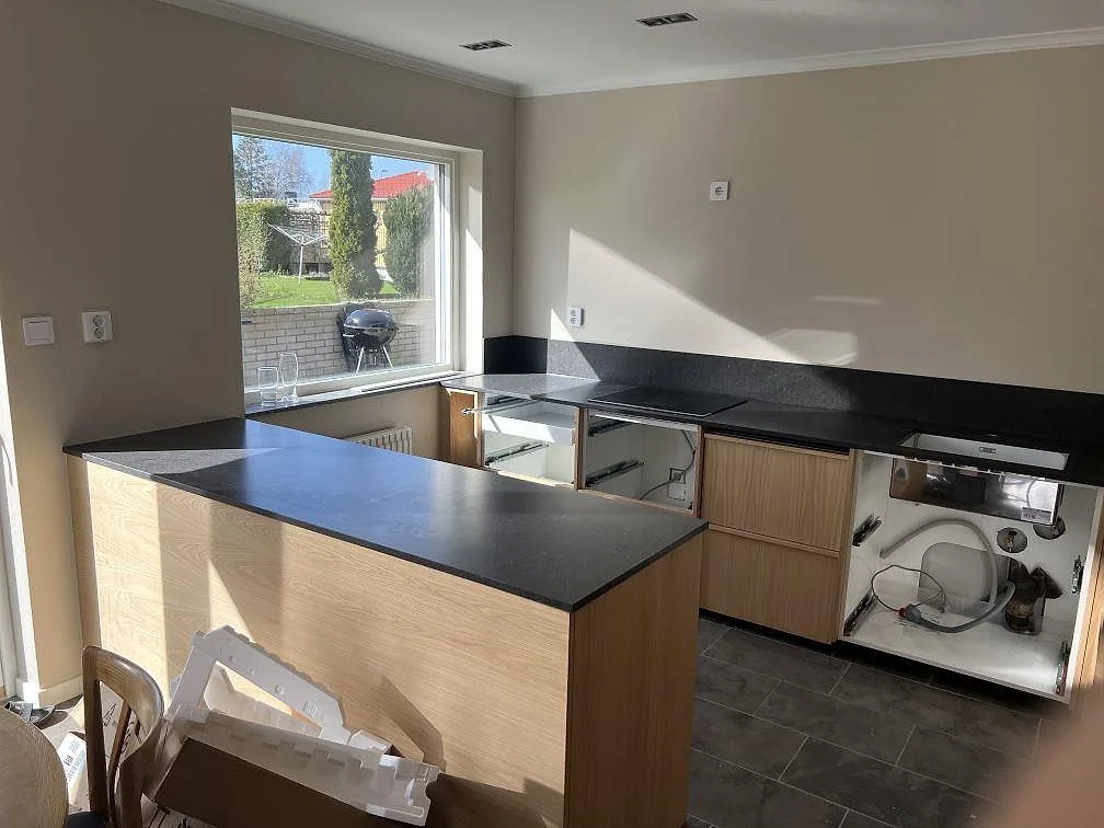 Gennemført projekt: Køkkenbordplade i Silestone Arden Blue, Sävedalen.