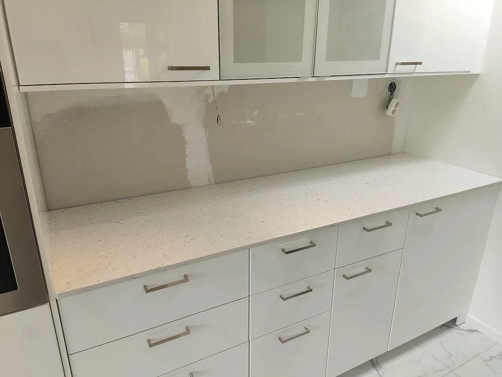 Køkkenbordplade i Silestone Bianco River, Höllviken